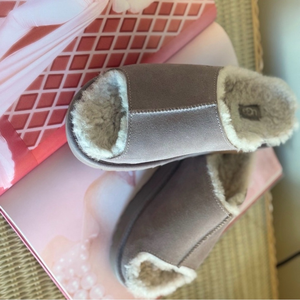 UGG Women's Pink Slide Slippers - Picture 5 of 5
